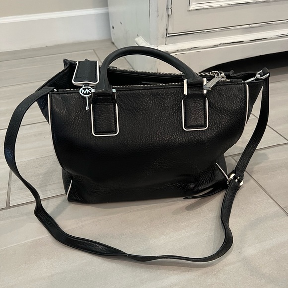 Michael Kors large classic black and white tote - Picture 4 of 5